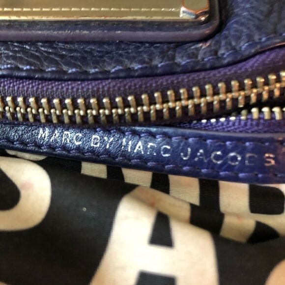 MARC JACOBS - "Natasha" DEEP PURPLE CROSSBODY BAG - Picture 10 of 11
